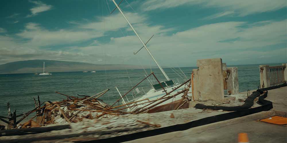 lahaina wildfires wrecked boat