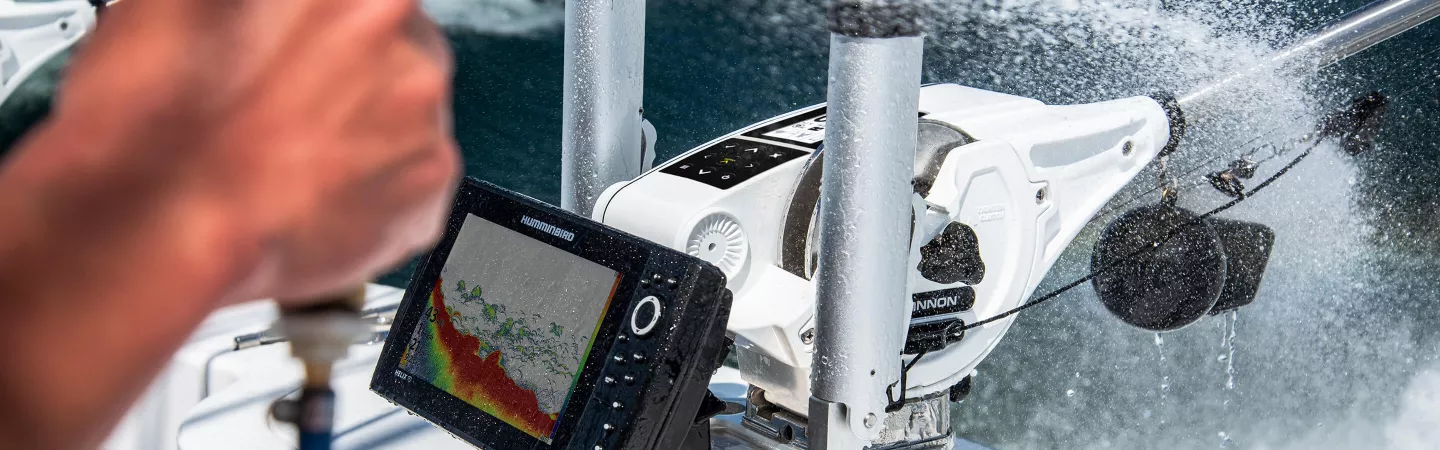 Angler at the helm with a Humminbird HELIX fish finder linked to an Optimum